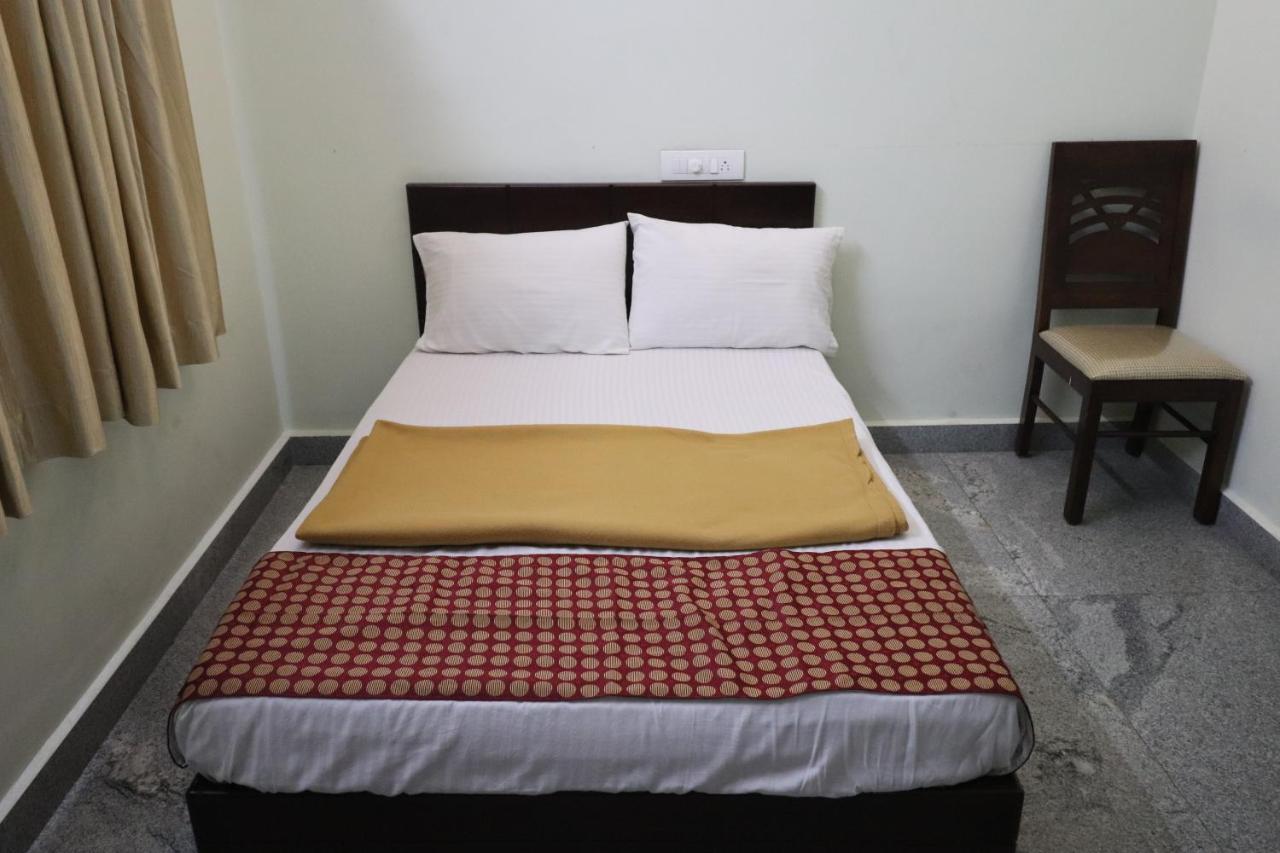 Jippus Galaxy Budget Air Port Hotel Коччи Экстерьер фото